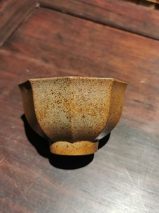 紫砂柴烧八棱杯,前墅古龙窑烧制,单品烧制工钱就三百,所以吗