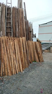 各种规格竹梯。水泥瓦，新旧大小木方，圆木