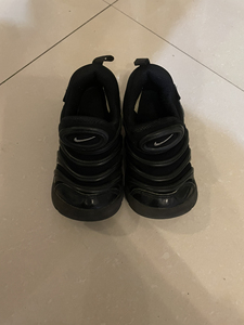 耐克毛毛虫黑色