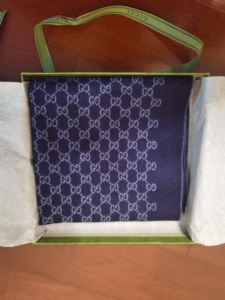 gucci古驰围巾,全新转让,带盒子,全套包装都在,有两条不