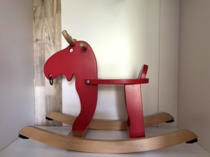 000人付款淘宝宜家 红色小木马 儿童摇椅宜家艾克拉实木益智小孩专用