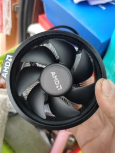 京东买的主板套装带的amd 5600g原装风扇,因为买了水冷