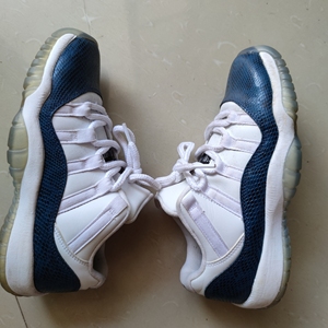 aj11鞋底发黄