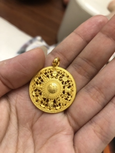 周大福吉祥八宝盘黄金999千足金吊坠