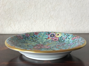 余寅窑早期珐琅彩神秘花园壶承,赏盘,直径20.5cm高3.