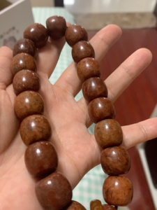 河磨玉火燎皮子手持.个别珠子有微微瑕可忽略不计. 吹毛求疵误