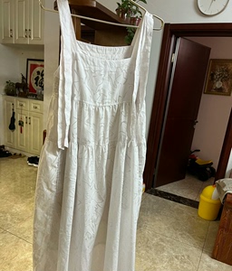 MOVEUP 幻走 白色连衣裙。S码 可以穿到115斤。九新