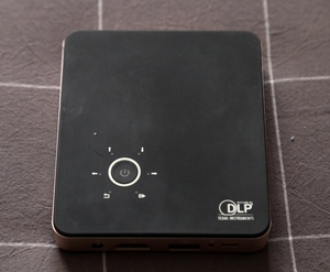 美迪m7微型投影机,成色不错,有安卓系统,功能比较多,可以连