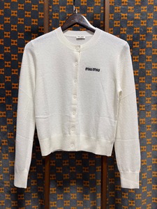 miumiu缪缪针织开衫外套  这件是在恒隆广场专柜买的，平