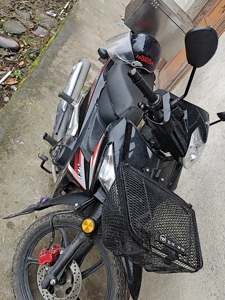 本田小火箭弯梁125c摩托车,手续齐全,国四电喷全新车,,.