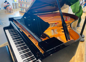 雅马哈三角钢琴c5