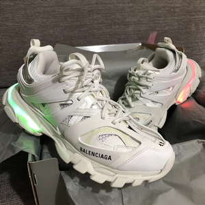 balenciaga巴黎世家新款三代track led老爹鞋