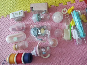 奶瓶，水杯，奶粉储存盒子，婴儿辅食勺，婴儿牙刷，婴儿安抚奶嘴