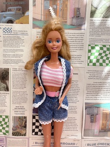 正版芭比娃娃，绝版老娃开口笑，功能款，整体保存的挺好，出裸娃
