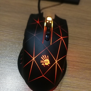 电竞鼠标q81 处理特价!血手网咖 双飞燕