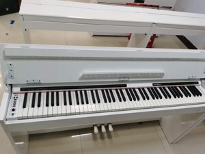 舒思曼m520电钢琴,七八成新,现在低价出售,同城自提,有意