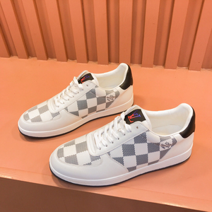 路易威登lv休闲鞋板鞋 白色棋盘格 40码 买给弟