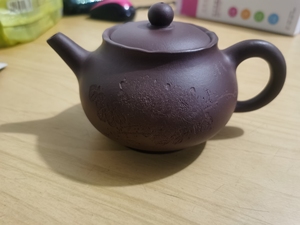 赵明的紫砂壶,几年前买的了,纯手工制作,不邮寄