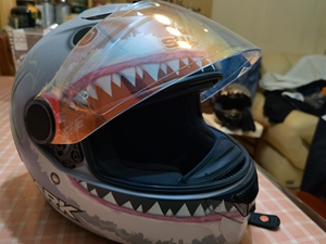 出shark限量大白鲨头盔l码更换xl内衬,比正常l码内部空