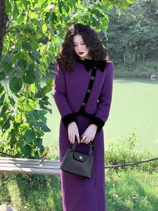 s码很新，穿二洗二。出一款紫色的毛呢连衣裙，品牌季节性不强，