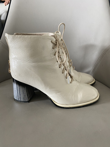 000人付款淘宝樱歌高跟短靴,没穿几次,短了所以出