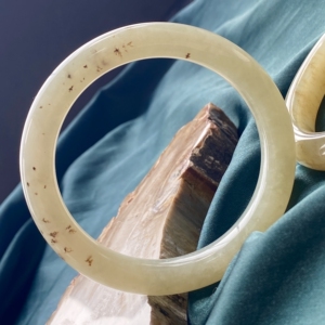 【收藏级】和田玉野牛沟老料蜂蜜水金桂花稀有洒金正装镯手镯56