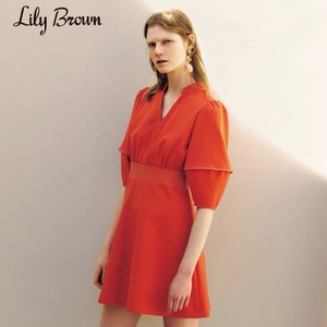 Lily Brown2019春夏新品 复古宫廷风泡泡袖纯色连