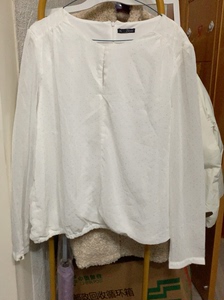 【清衣柜】高级白色圆领雪纺镶金点点双层大码衬衣上衣