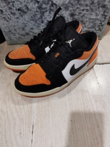 二手正品耐克aj1扣碎男生低帮黑白橙板鞋 专柜正品成色如图