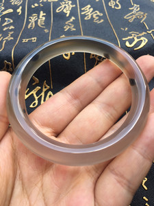 9圈特色天然马料白冰底金黄色黑色发丝玛瑙玉髓手镯tb5787865825300