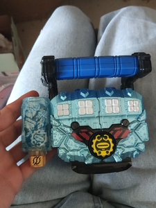 000人付款淘宝二手散货 万代假面骑士build dx 暴雪拳套 满瓶饮料 红