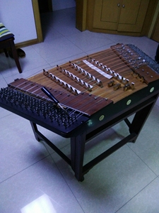 正在使用中的扬琴,上海敦煌,型号401成色如图,声音水润