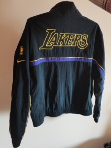 湖人队nike出场服