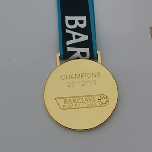 1213赛季曼联英超冠军奖牌.