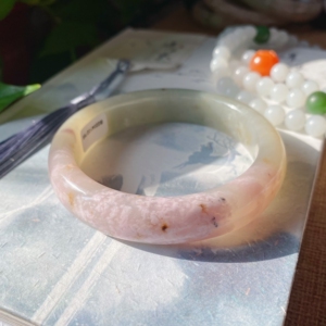5圈新疆和田玉且末料桃花粉樱花粉手镯,这条非