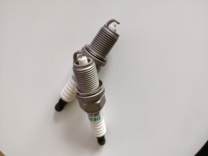 丰田凯美瑞电装进口拆车火花塞sk20r11适用佳美乐风1.