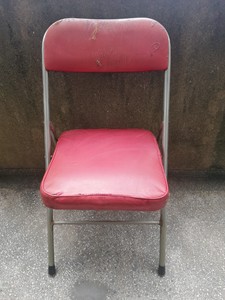 八十年代上海钢椅厂折叠椅钢管椅，年久靠背椅面有破裂，钢管有锈