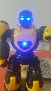 威宝炫舞战警机器人，功能完好，遥控丢失，可以在某宝单独买遥控