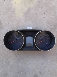 众泰z200hb仪表 原厂拆车件 成色如图 实物拍摄 功能正