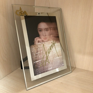 孟美岐亲笔签名