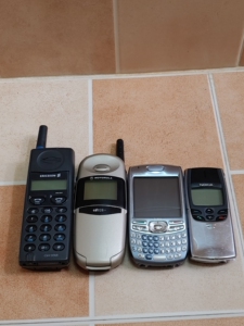 00董雪真666666淘宝摩托罗拉v3黑莓9900 三星双面