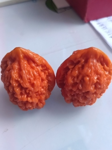 黄金甲核桃,颜色漂亮抛光打底好,盘完走色更快,喜欢的联系