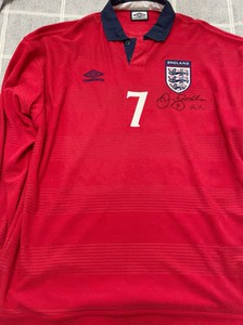 贝克汉姆英格兰00客场签名球衣,衣服和字号均为更衣室流出,小