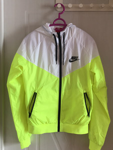 nike 风行者外套女子风行者外套 荧光绿色 时尚好看 运动