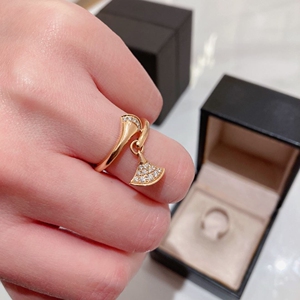 宝格丽小扇子戒指