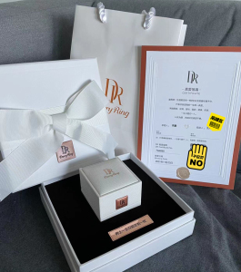 老版本dr钻戒珠宝正品全新盒子包装,如图所示包含的有真爱协议