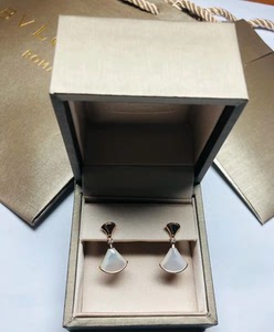 宝格丽扇子耳钉 宝格丽的扇子系列一直都是我比较喜欢的饰品