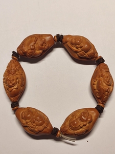 橄榄核雕刻六合弥勒,黄胖核浮雕,尺寸2.0.