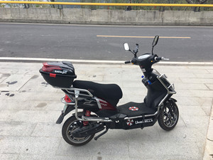 续航260到300公里的宁德时代锂电冰峰巴野电动车