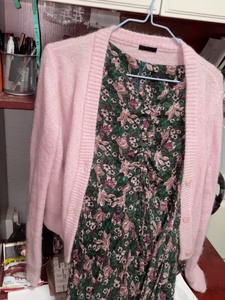安拉家韩国代购 一套都有 粉色毛衣外套200 碎花裙230